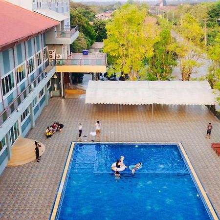 Sky View Hotel Бурирам Экстерьер фото