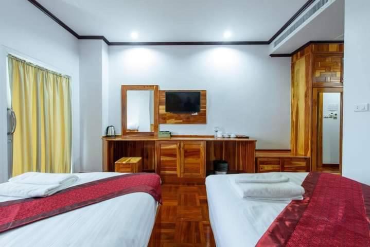 Sky View Hotel Бурирам Экстерьер фото